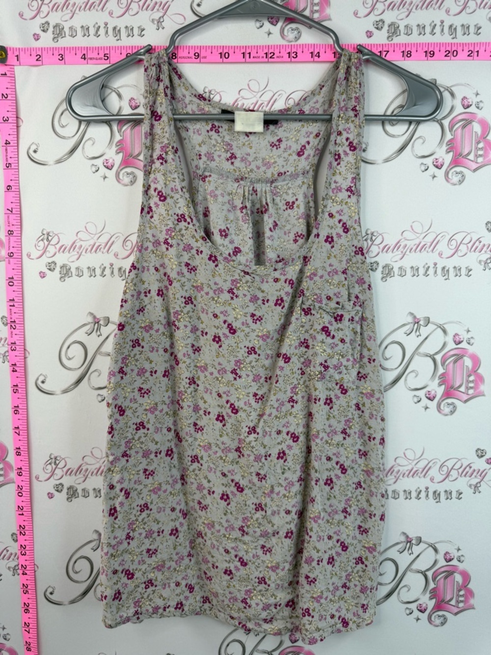 Urban behaviour tank top Floral Scoop Neck Tank Top - Cream with Pink Flowers